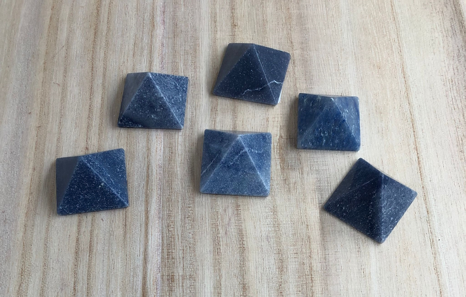 Pirámide Cuarzo Azul 2.5 cm